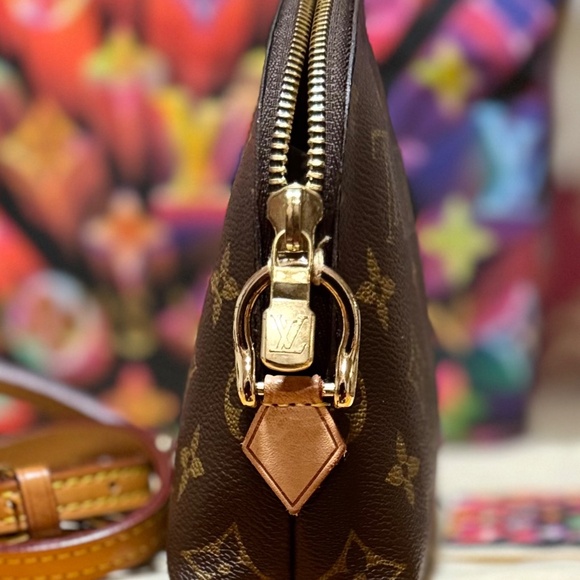 Louis Vuitton GM Cosmetic Monogram Pouch Crossbody - Picture 12 of 13